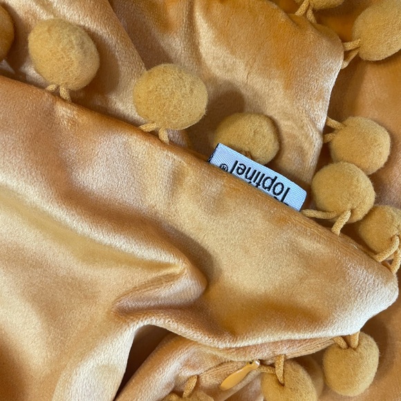 Pom-poms Velvet Solid Cushion Covers - Picture 7 of 8